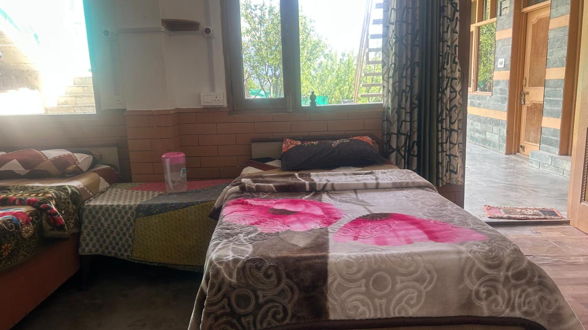 Sunface Homestay Manāli Extérieur photo